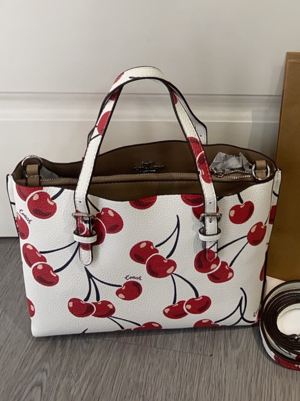 🔥🎁COACH Mollie Tote Bag 25 With Cherry Print（CY695） - Picture 2 of 8